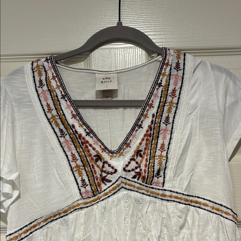Knox Rose White and Brown Embellished Short Sleeve Blouse - Picture 2 of 5